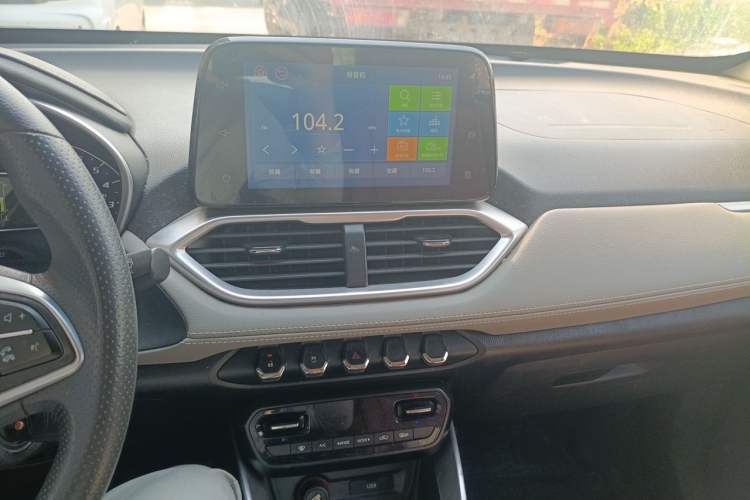 Used Baojun 510 2017 1.5L Manual Fashion Model Audio And AC Panel