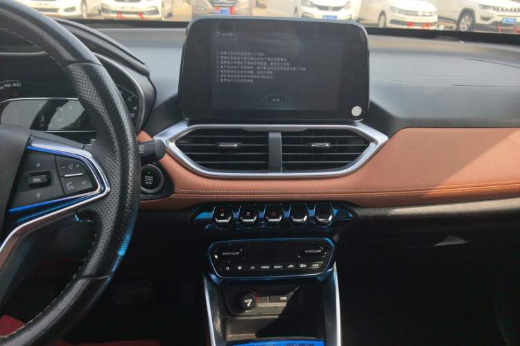 Used Baojun 510 2017 1.5L Automatic Luxury Model Audio And AC Panel