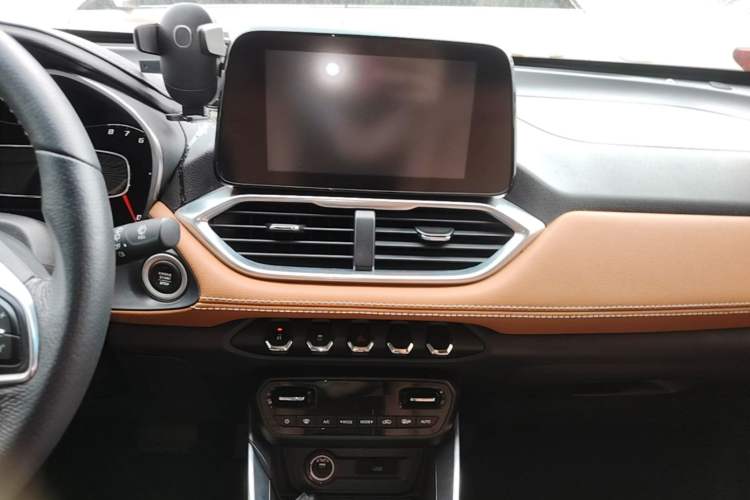 Used Baojun 510 2017 1.5L Automatic Luxury Model Audio And AC Panel