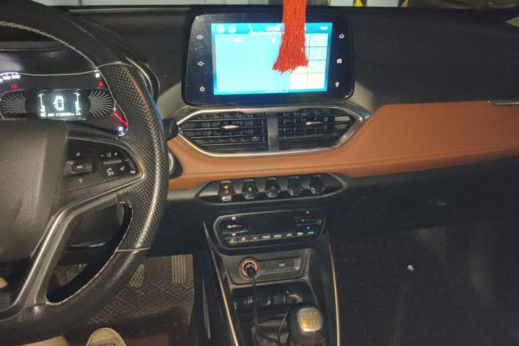 Used Baojun 510 2017 1.5L Manual Luxury Model Audio And AC Panel