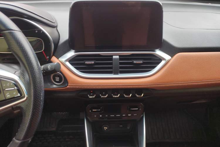 Used Baojun 510 2017 1.5L Automatic Luxury Model Audio And AC Panel