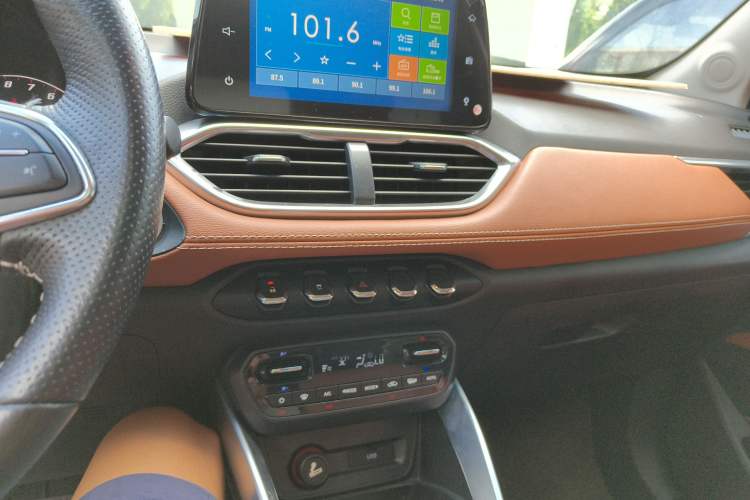 Used Baojun 510 2017 1.5L Automatic Luxury Model Audio And AC Panel