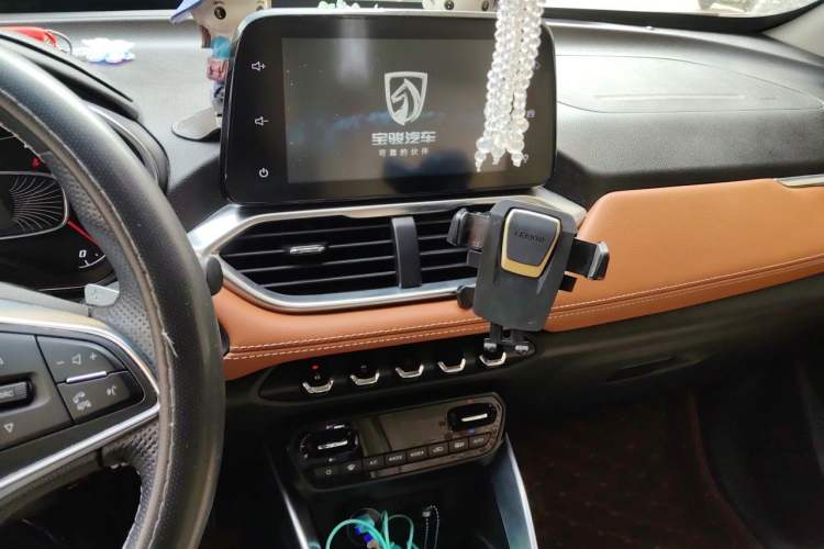 Used Baojun 510 2017 1.5L Automatic Luxury Model Audio And AC Panel