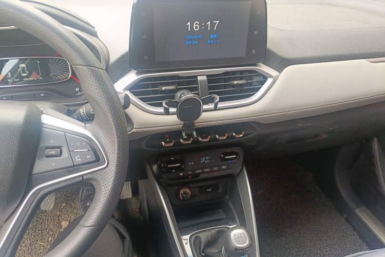 Used Baojun 510 2017 1.5L Manual Fashion Model Audio And AC Panel