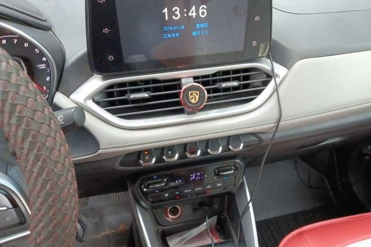 Used Baojun 510 2017 1.5L Manual Fashion Model Audio And AC Panel