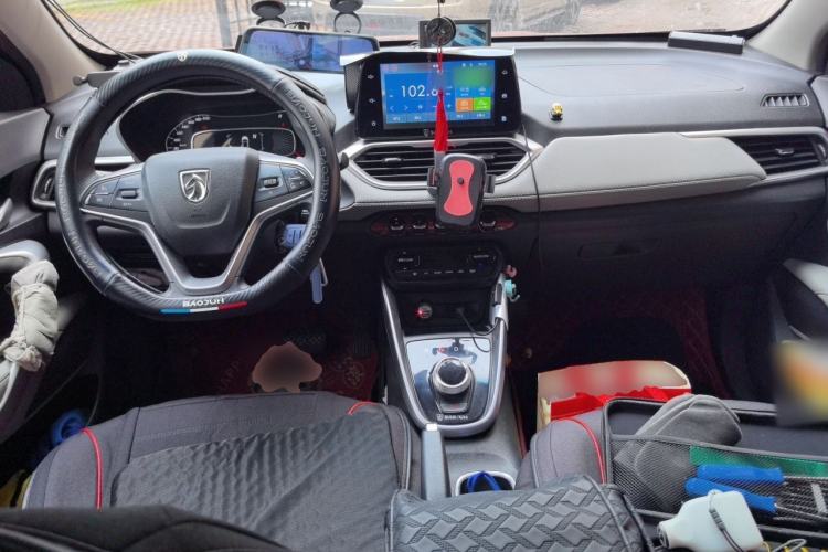 Used Baojun 510 2017 1.5L Automatic Fashion Model Center Console