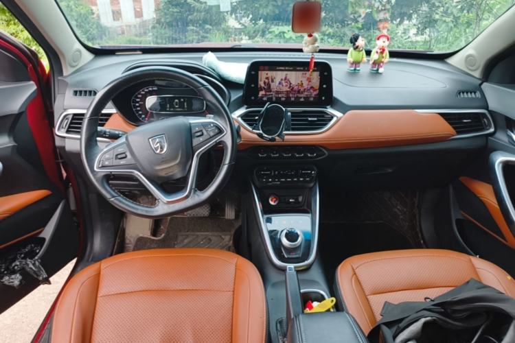 Used Baojun 510 2017 1.5L Automatic Luxury Model Center Console