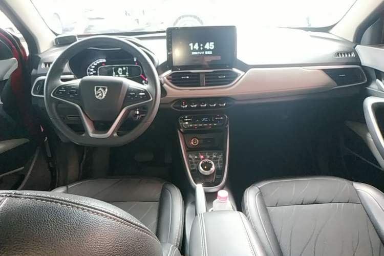 Used Baojun 510 2017 1.5L Automatic Fashion Model Center Console