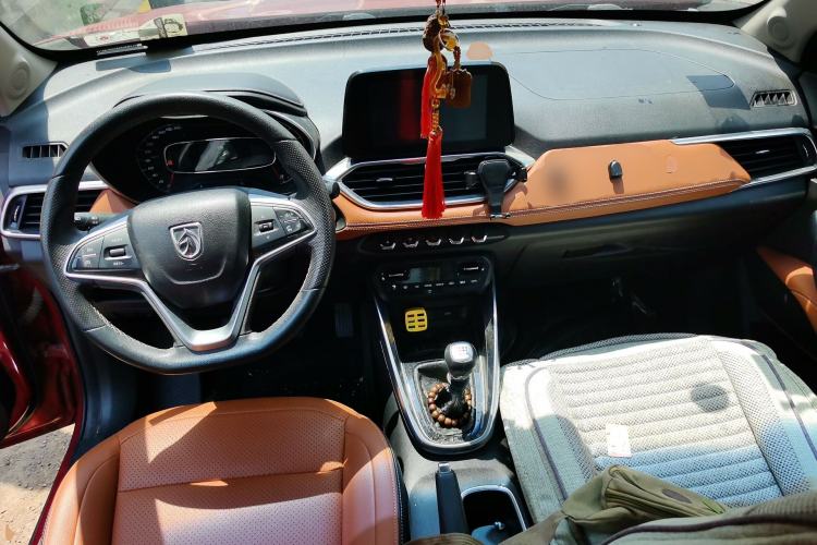 Used Baojun 510 2017 1.5L Manual Luxury Model Center Console