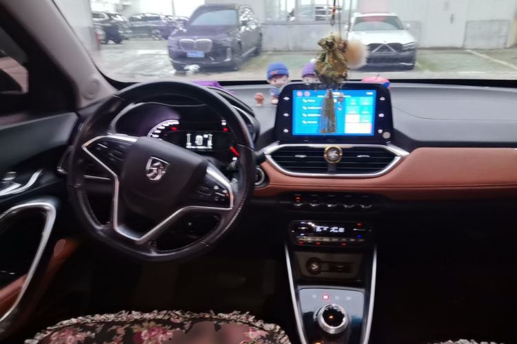 Used Baojun 510 2017 1.5L Automatic Luxury Model Center Console