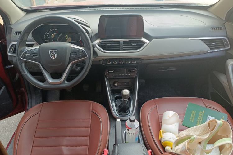 Used Baojun 510 2017 1.5L Manual Fashion Model Center Console