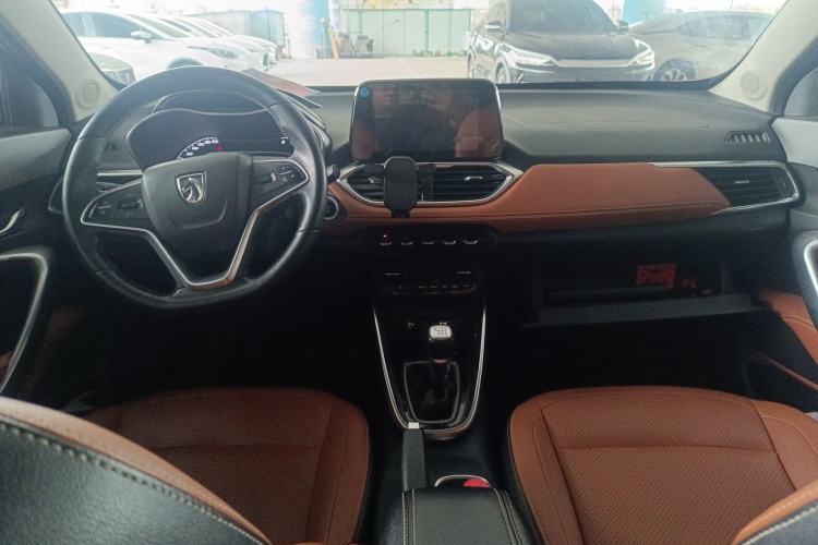 Used Baojun 510 2017 1.5L Manual Luxury Model Center Console