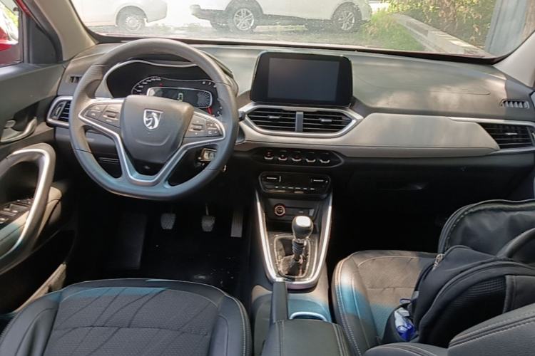 Used Baojun 510 2017 1.5L Manual Fashion Model Center Console