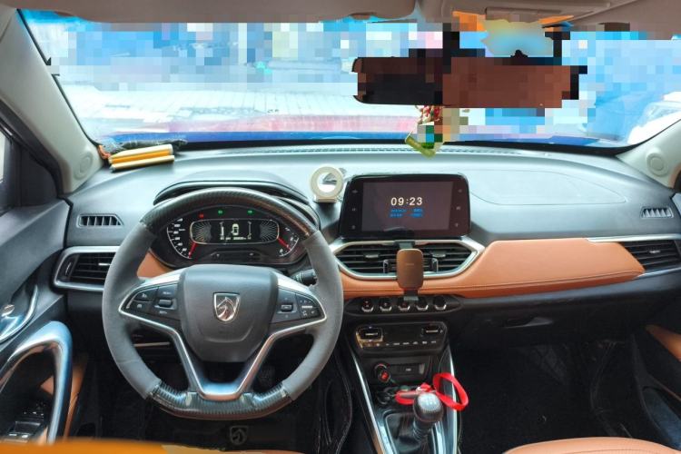 Used Baojun 510 2017 1.5L Manual Luxury Model Center Console