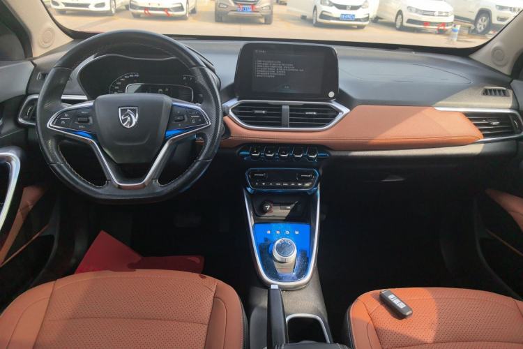 Used Baojun 510 2017 1.5L Automatic Luxury Model Center Console