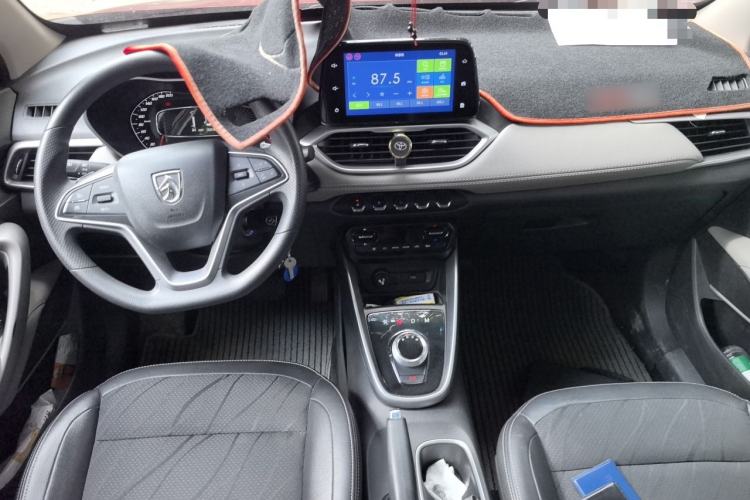 Used Baojun 510 2017 1.5L Automatic Fashion Model Center Console