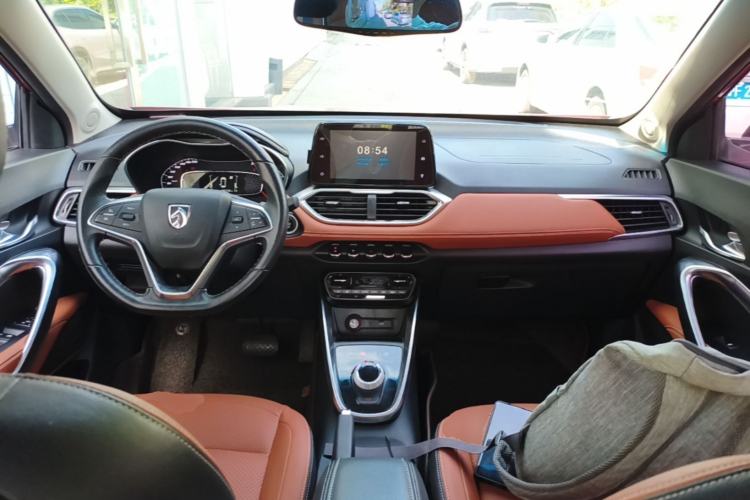 Used Baojun 510 2017 1.5L Automatic Luxury Model Center Console