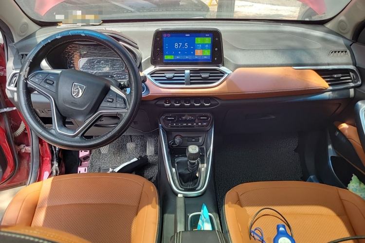 Used Baojun 510 2017 1.5L Manual Luxury Model Center Console