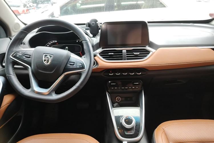 Used Baojun 510 2017 1.5L Automatic Luxury Model Center Console