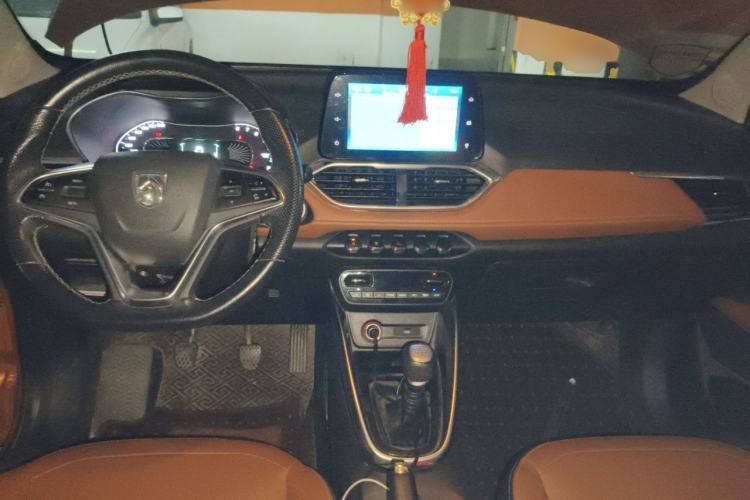 Used Baojun 510 2017 1.5L Manual Luxury Model Center Console