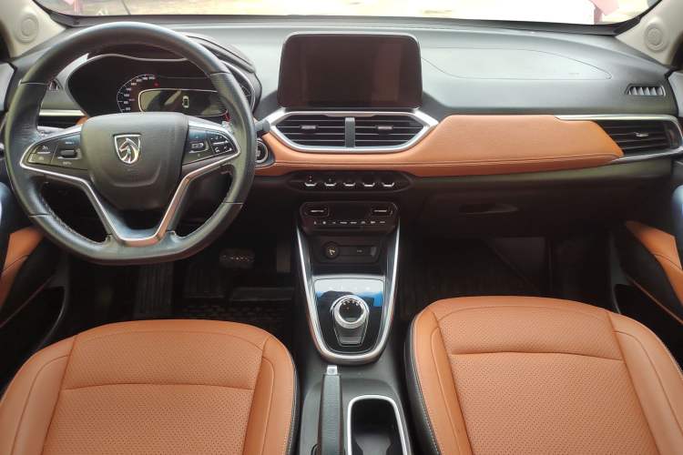Used Baojun 510 2017 1.5L Automatic Luxury Model Center Console