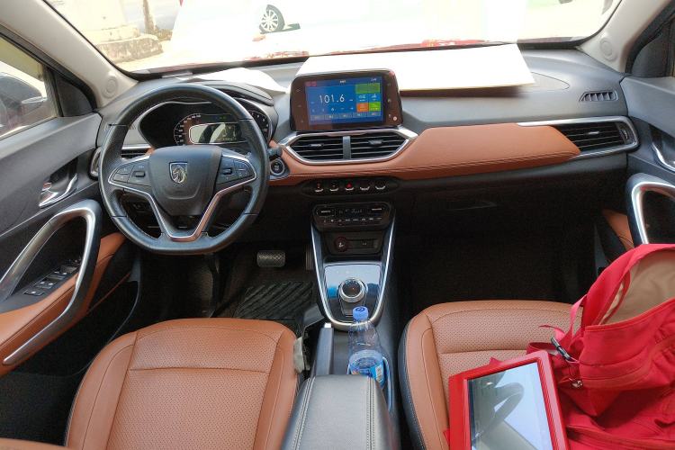 Used Baojun 510 2017 1.5L Automatic Luxury Model Center Console