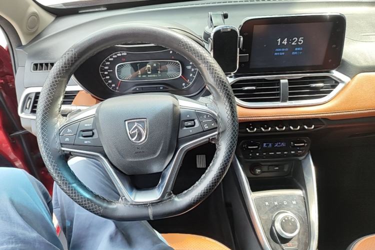 Used Baojun 510 2017 1.5L Automatic Luxury Model Center Console