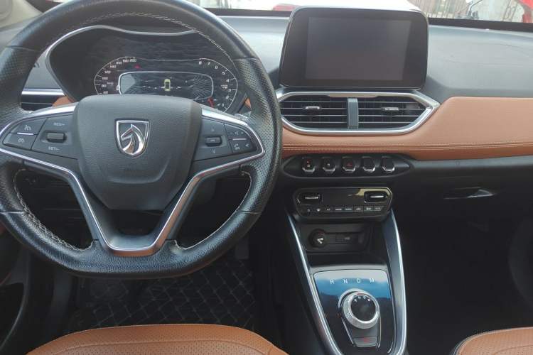 Used Baojun 510 2017 1.5L Automatic Luxury Model Center Console