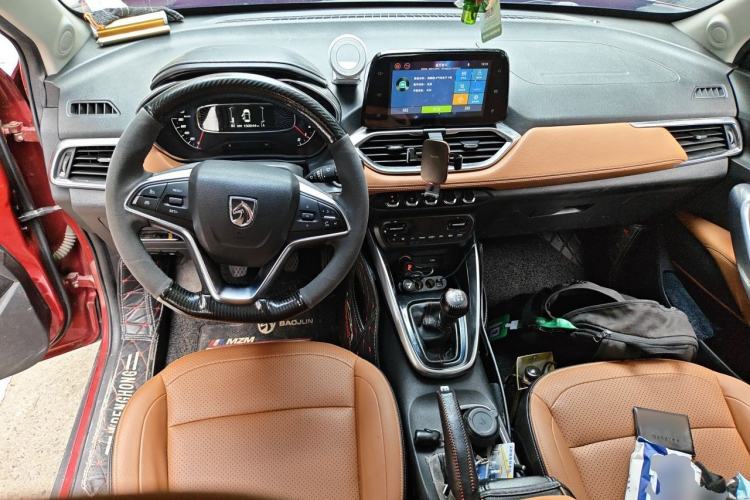Used Baojun 510 2017 1.5L Manual Luxury Model Center Console