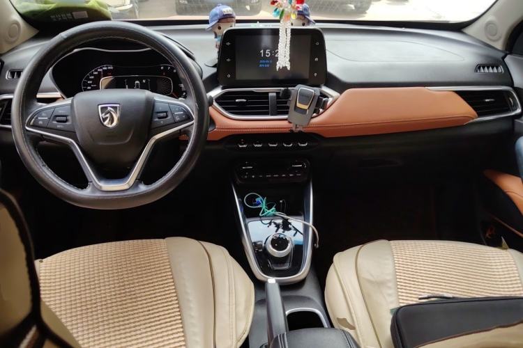 Used Baojun 510 2017 1.5L Automatic Luxury Model Center Console