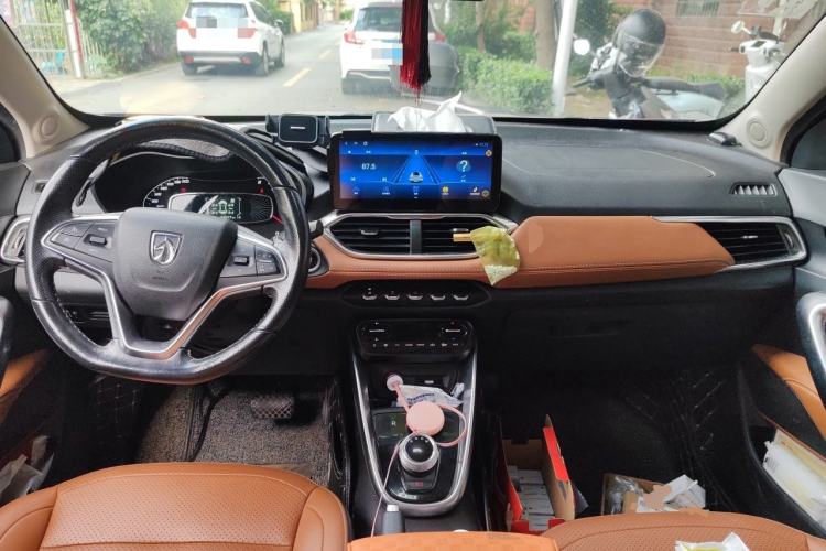 Used Baojun 510 2017 1.5L Automatic Luxury Model Center Console