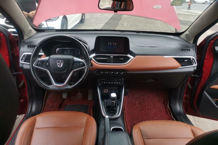 Used Baojun 510 2017 1.5L Manual Luxury Model Center Console