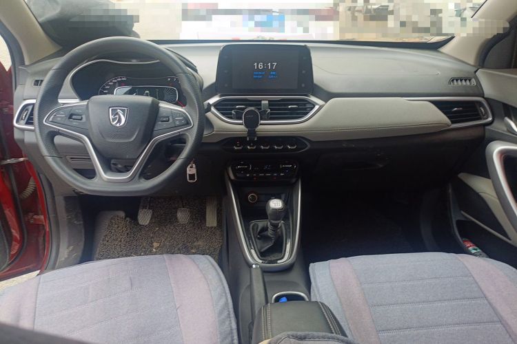 Used Baojun 510 2017 1.5L Manual Fashion Model Center Console