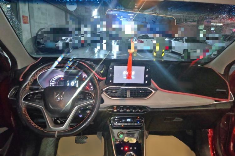 Used Baojun 510 2017 1.5L Automatic Fashion Model Center Console