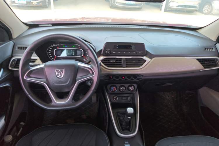 Used Baojun 510 2017 1.5L manual Comfort trim Center Console