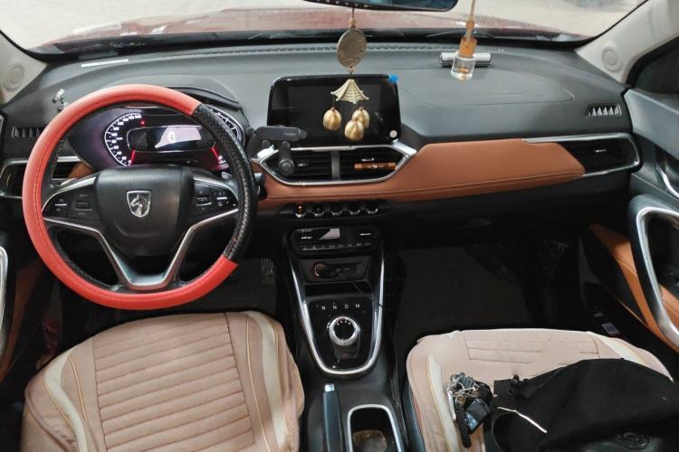 Used Baojun 510 2017 1.5L Automatic Luxury Model Center Console