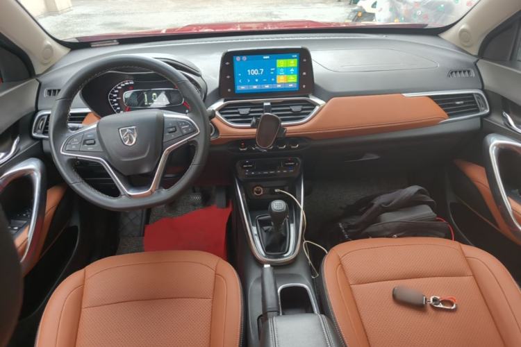 Used Baojun 510 2017 1.5L Manual Luxury Model Center Console