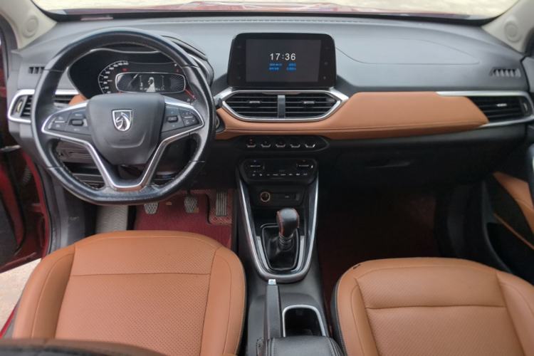 Used Baojun 510 2017 1.5L Manual Luxury Model Center Console