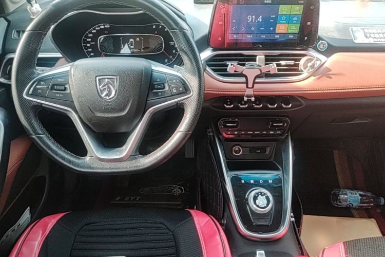 Used Baojun 510 2017 1.5L Automatic Luxury Model Center Console