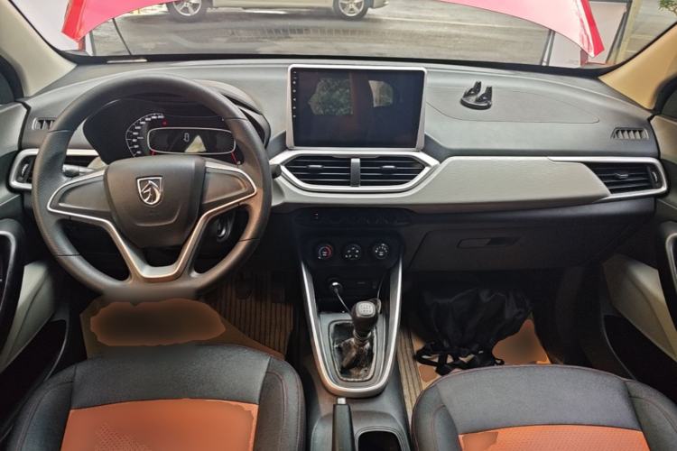Used Baojun 510 2017 1.5L manual Comfort trim Center Console