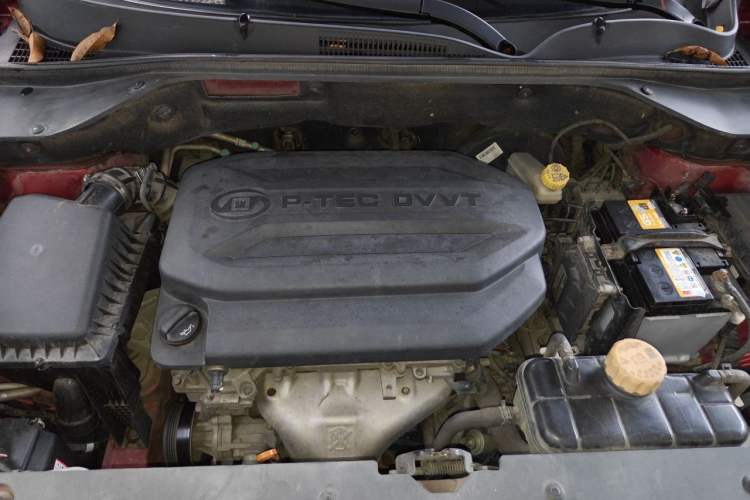 Used Baojun 510 2017 1.5L Automatic Fashion Model Engine Bay