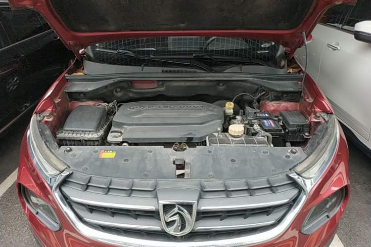 Used Baojun 510 2017 1.5L Automatic Fashion Model Engine Bay