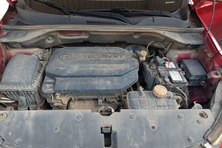 Used Baojun 510 2017 1.5L manual Comfort trim Engine Bay