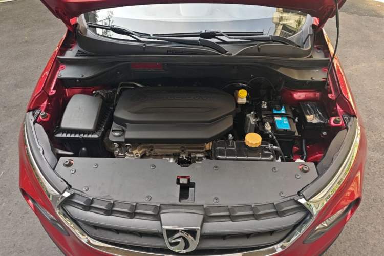 Used Baojun 510 2017 1.5L manual Comfort trim Engine Bay