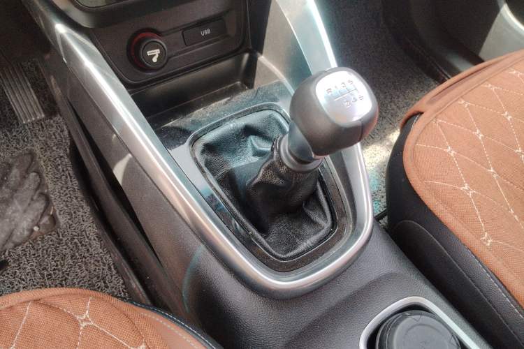 Used Baojun 510 2017 1.5L Manual Luxury Model Gear Lever