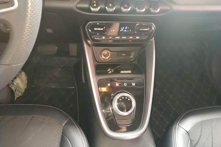 Used Baojun 510 2017 1.5L Automatic Fashion Model Gear Lever