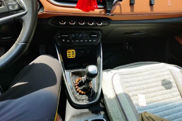 Used Baojun 510 2017 1.5L Manual Luxury Model Gear Lever