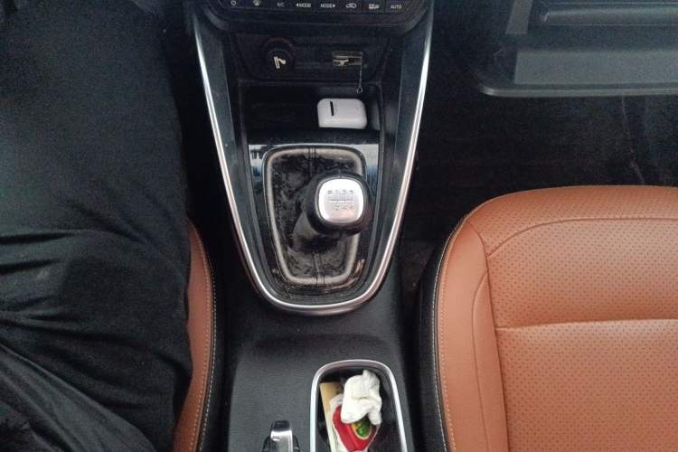 Used Baojun 510 2017 1.5L Manual Luxury Model Gear Lever