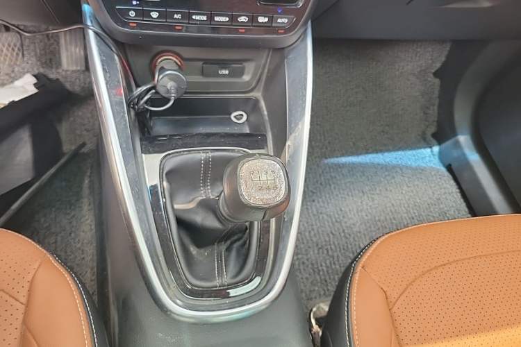 Used Baojun 510 2017 1.5L Manual Luxury Model Gear Lever