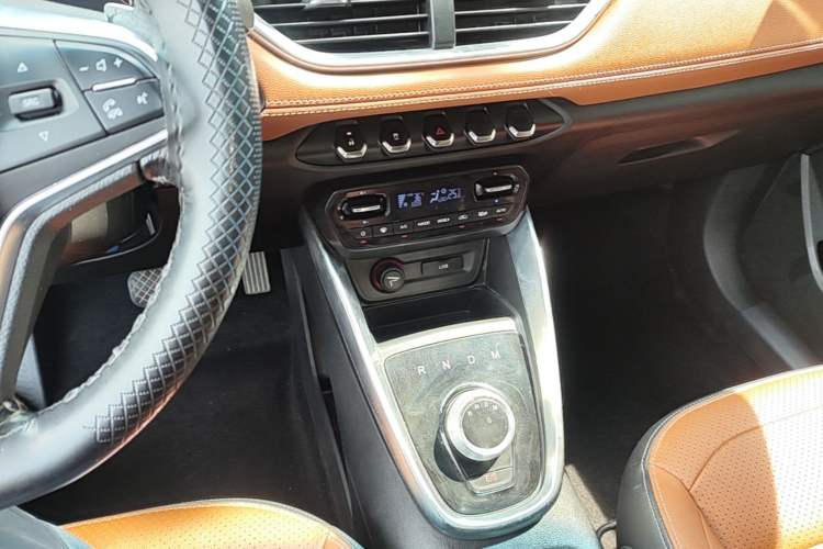 Used Baojun 510 2017 1.5L Automatic Luxury Model Gear Lever